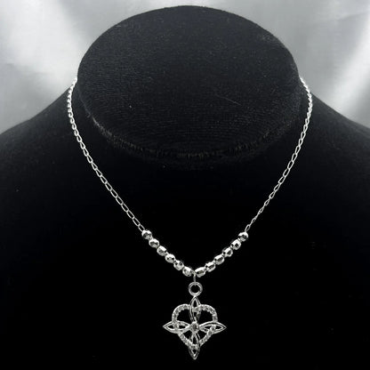 COLLAR CORAZÓN NUDO DE BRUJA
